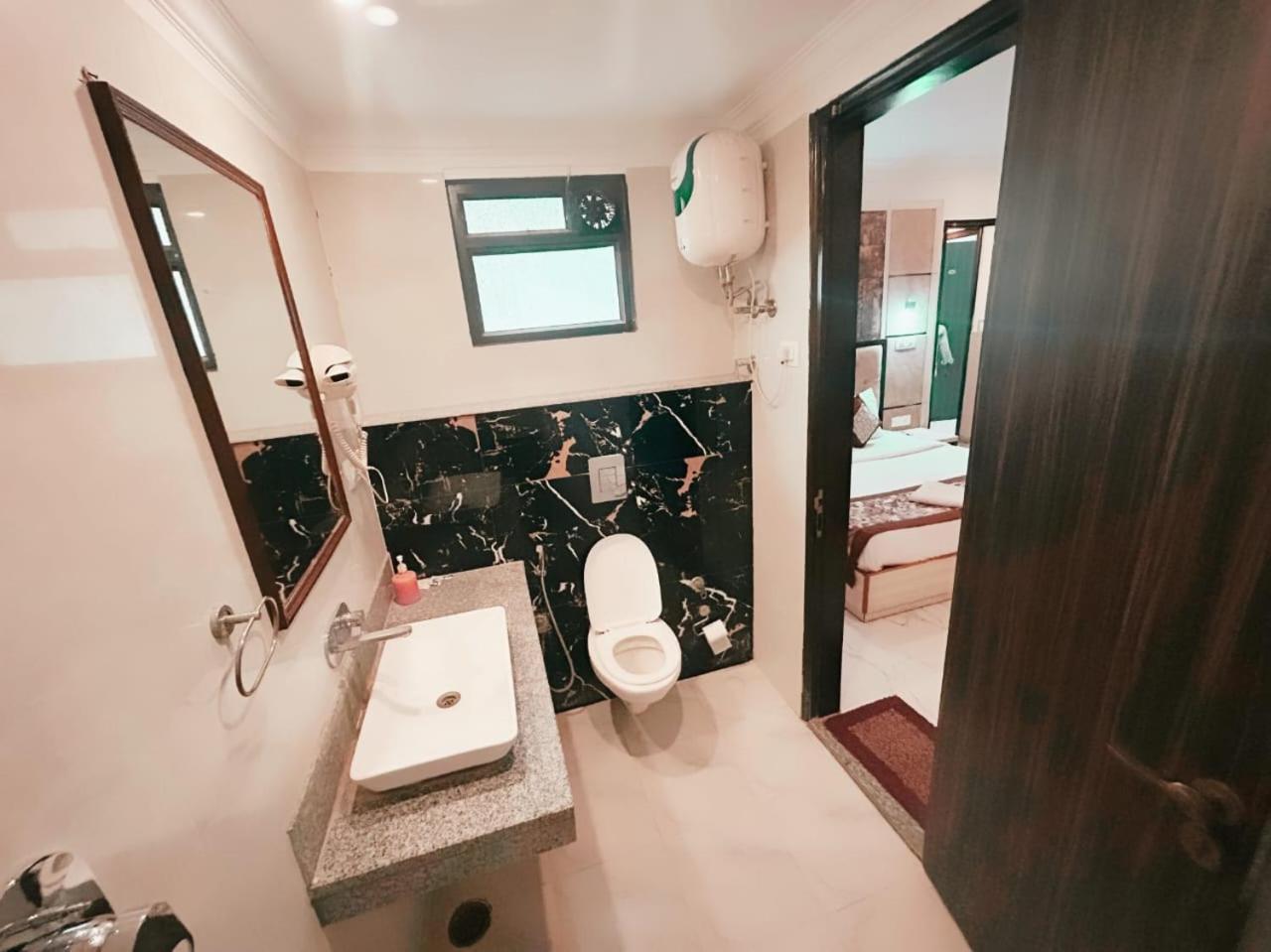 Hotel Almora Inn - Near By Delhi International Airport - With Free Airport Pickup And Drop Neu-Delhi Exterior foto
