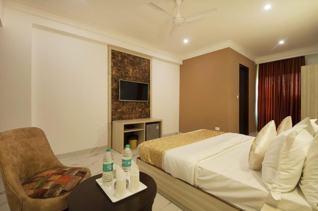 Hotel Almora Inn - Near By Delhi International Airport - With Free Airport Pickup And Drop Neu-Delhi Exterior foto